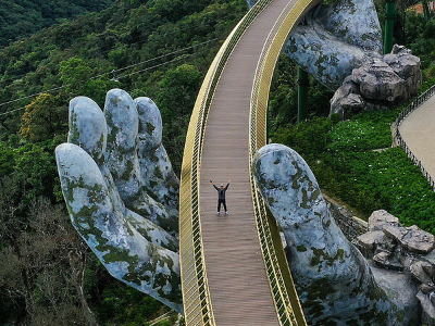 ‘Golden Bridge’ shot wins top architecture photo prize for Vietnam
