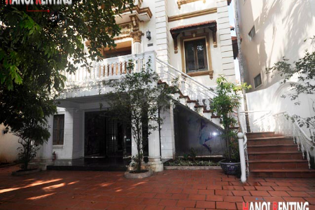 Big court yard villa for rent in To Ngoc Van, unfurnished with 5 beds