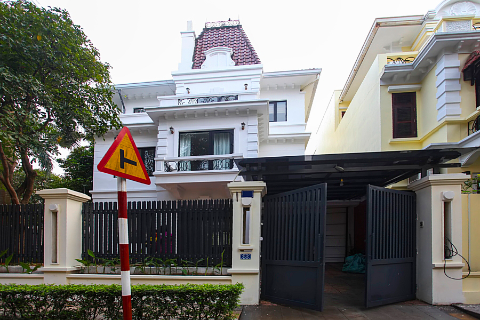 Large balcony house with 4 bedrooms for rent, in Ciputra, Tay Ho Dist.