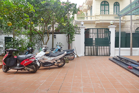 Nice garden villas with outdoor pool for rent in Tay Ho dist.