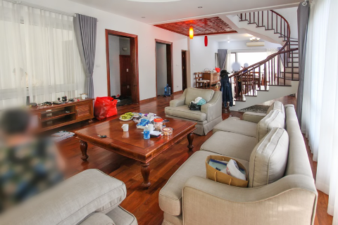 Spacious villa 4 bedrooms for rent in Tay Ho Str, with green garden & private pool