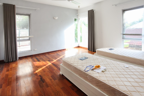 Spacious villa 4 bedrooms for rent in Tay Ho Str, with green garden & private pool