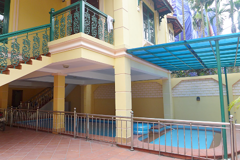 Glittering swimming pool 7 bedroom villa for rent in Tay Ho dist.