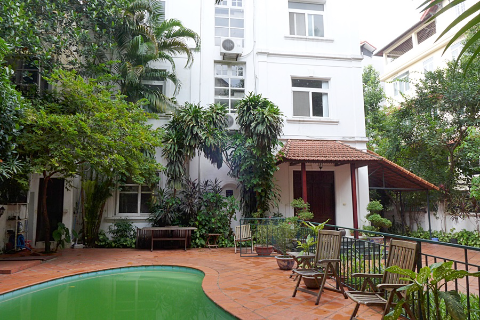 5 bedroom villas with swimming pool and lake view for rent in To Ngoc Van