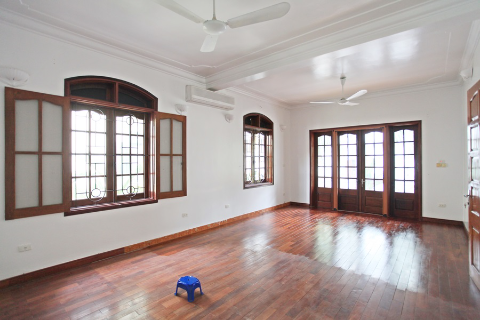 Beautiful in white 4 bedrooms villas with big balcony and beautiful design for rent in Tay Ho dist.