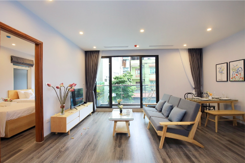 Snug apartment with 1 bedroom at Hoang Hoa Tham St., pretty balcony