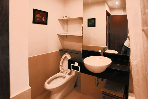 Lovely 1 bedroom apartment at Pham Huy Thong St., close lake view