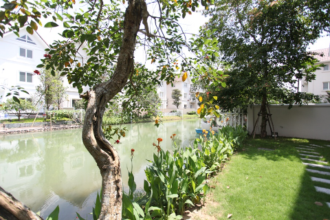 Spacious 4 bedroom villa for rent in Vinhomes Riverside, garden & nice view