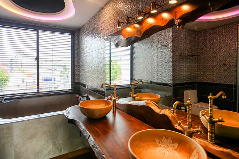 Magnificent 4 bedroom apartment on To Ngoc Van St., with pool & balcony