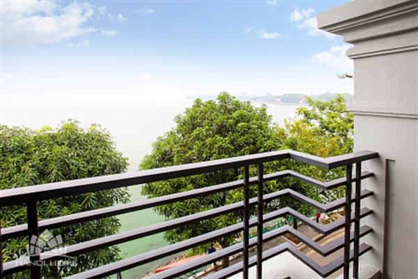 Balcony 4 bedroom apartment in Tu Hoa str