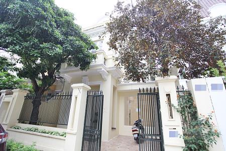 Spacious 3 storeys house with large yard, balcony, terrace and 4 bedrooms in Ciputra