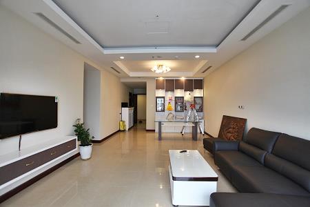 Modern & spacious 3 bedrooms apartment for rent in Royal City