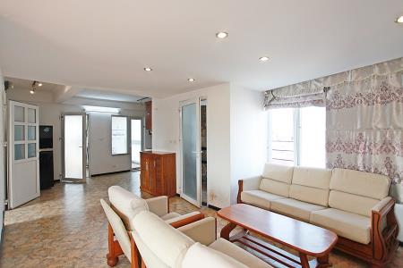 Large 2 bedrooms apartment with a lots of natural light in Lac Long Quan St