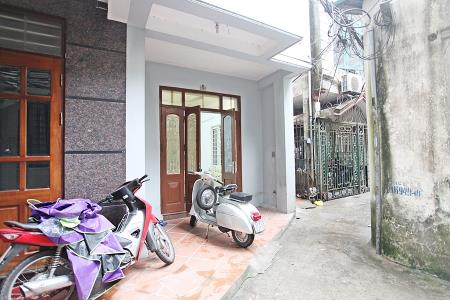 Budget house with terrace and balcony for rent in Dang Thai Mai str., bright and cosy