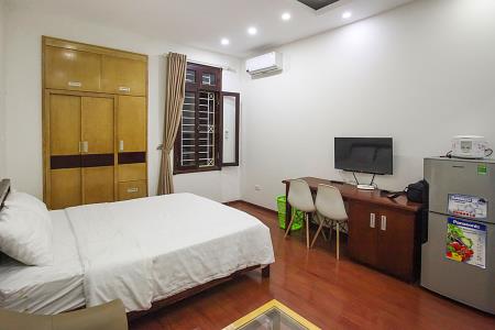Cosy furnished studio with bathtub for rent in Ba Dinh dist.