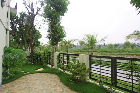 Brand new villas with lake view and garden for rent in Vinhomes Thang Long