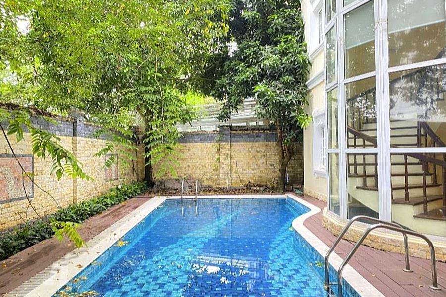 Western style villas with garden and outdoor pool for rent in Ciputra, 5 bedrooms