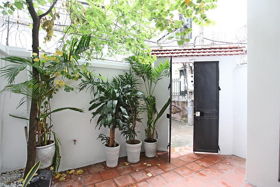 Modern 3 bedroom house for rent in Xuan Dieu str, nice balcony and courtyard