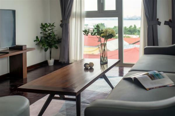 Cozy 2 bedroom apartment with lake view balcony for rent in Au Co str