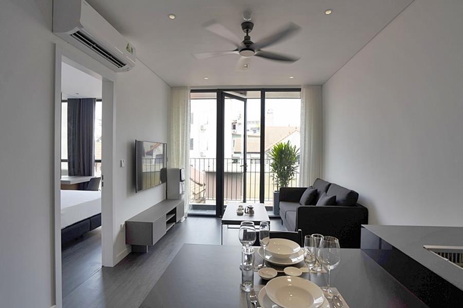 Modern 1 bedroom apartment on To Ngoc Van St., high floor with balcony