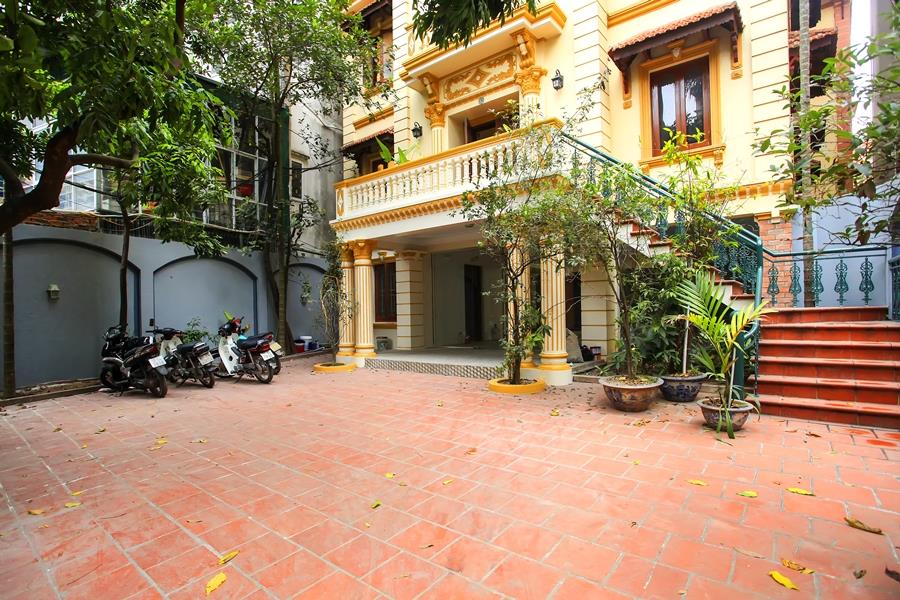 New and unfurnished 4 bedroom villas for rent in To Ngoc Van str, spacious courtyard