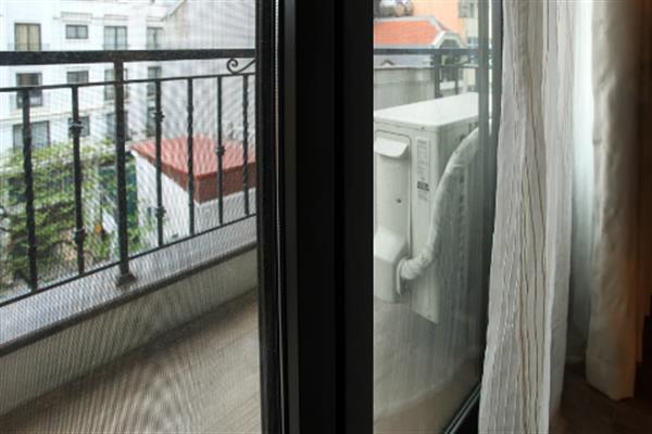 Spacious and well furnished 1 bedroom apartment for rent in Pho Duc Chinh str