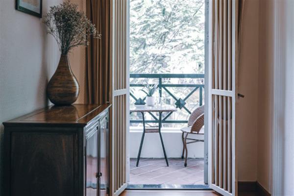 Classic style 2 bedroom apartment at Han Thuyen, nice balcony&view