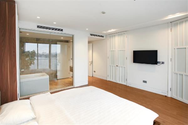 Beautiful  Lakeview Apartment 2 bedroom fully modern furnitures in Yen Phu Village for rent.