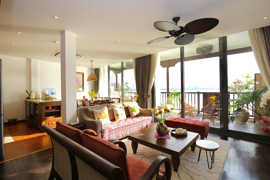 Beautiful lake view, luxury  3 bedroom apartment for rent in Yen Phu village