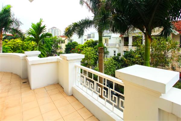 Beautifully renovated 4 bedroom villa in Ciputra, T block