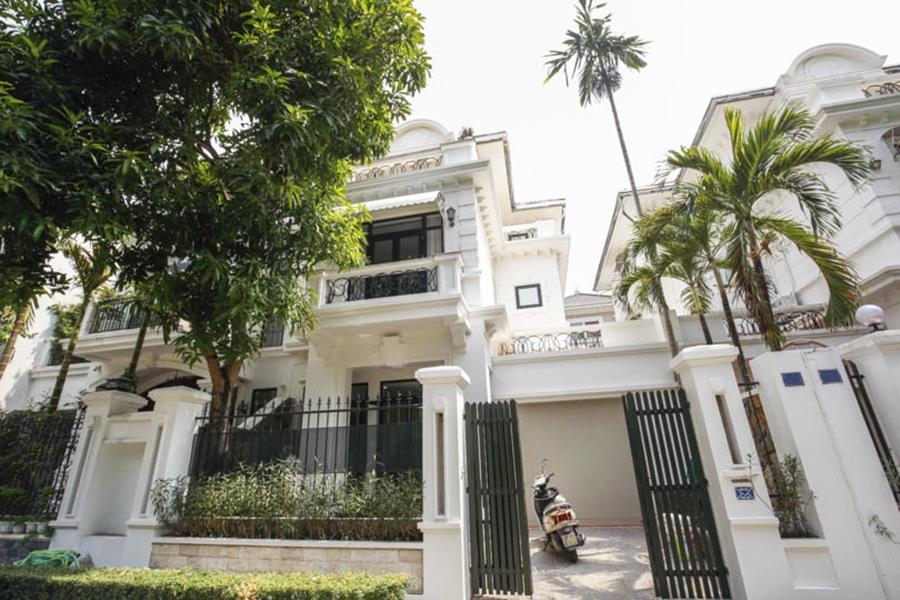 Beautifully-renovated, fully-furnished 5 bedroom villa for rent in Ciputra