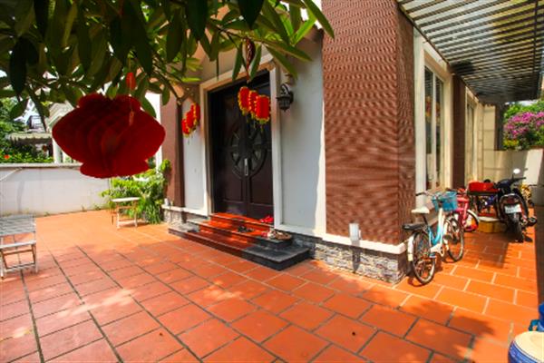 Fully furnihsed 3 bedroom house for rent in Vinhomes Riverside Anh Dao, very good price