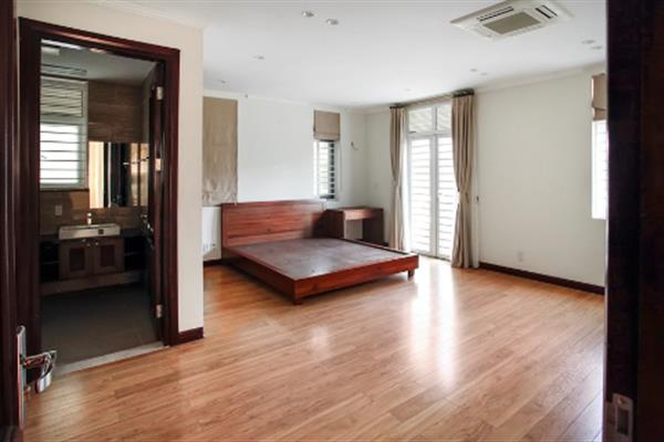 Well-renovated, semi- furnished villa for rent in Splendora An Khanh
