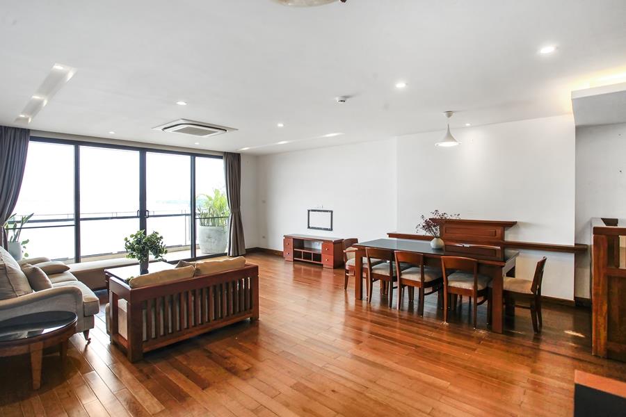 Lake view Spacious 04 bedroom apartment for rent in Xuan Dieu Street