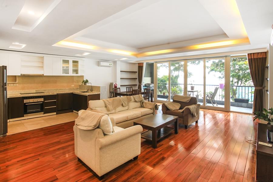 Amazing West Lake view 03 bedroom apartment on Quang Khanh for rent.