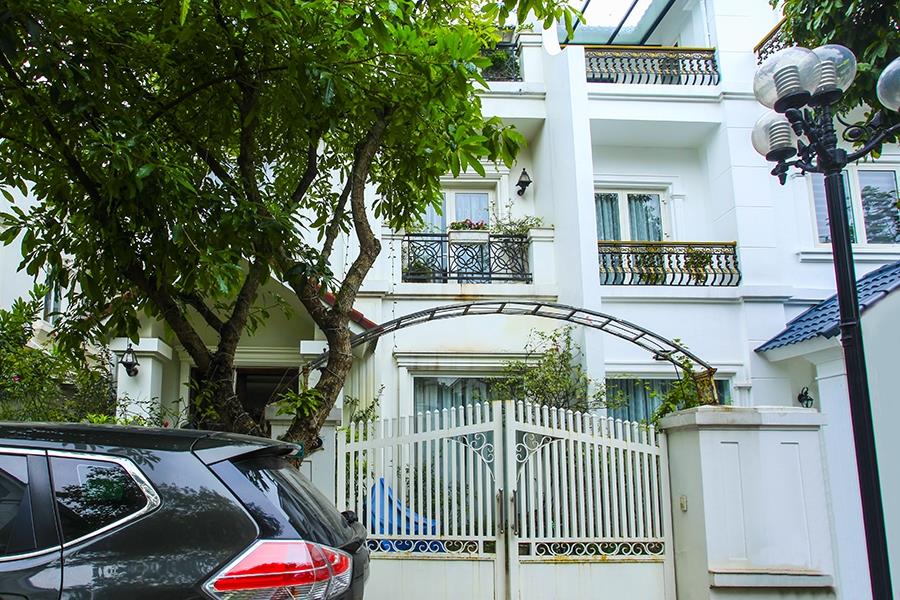 Impressive 03 bedrooms, stylish and modern villa for rent in Anh Dao, Vinhomes Riverside