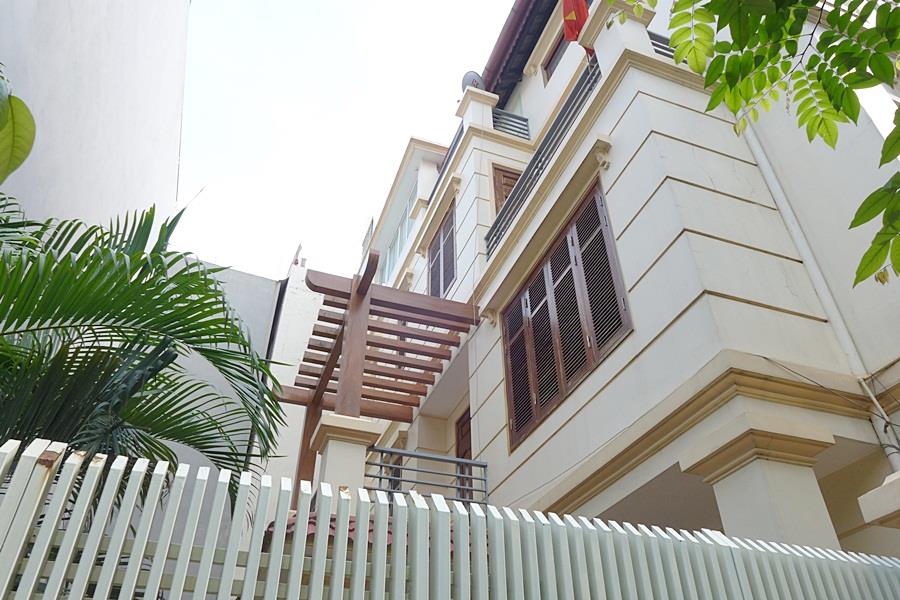 Green 4 bedroom house for rent in An Duong Vuong,Tay Ho district