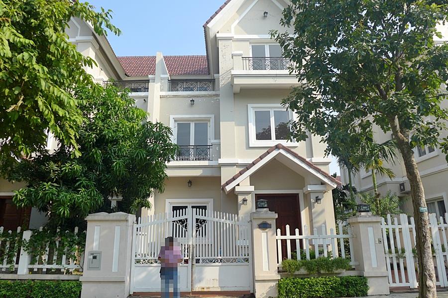 Riverside house for rent in Vinhomes Riverside, 3 spacious bedrooms