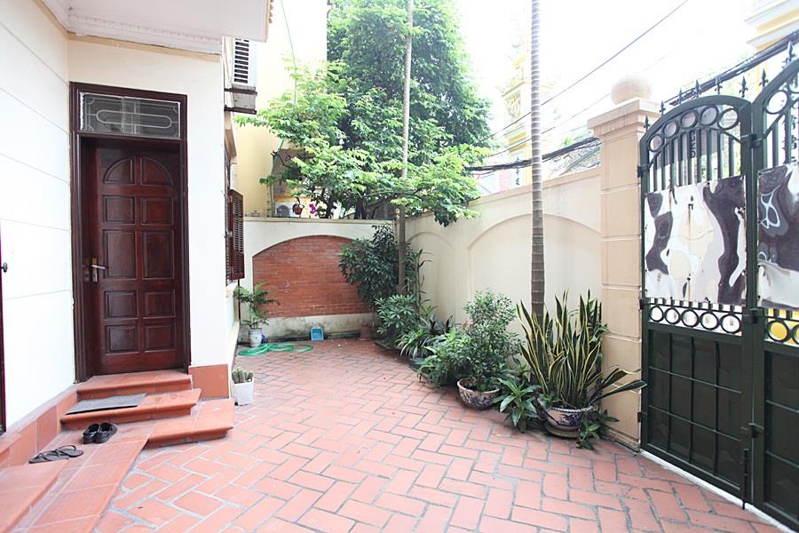 Partially furnished 4 bedroom house for rent with spacious courtyard.