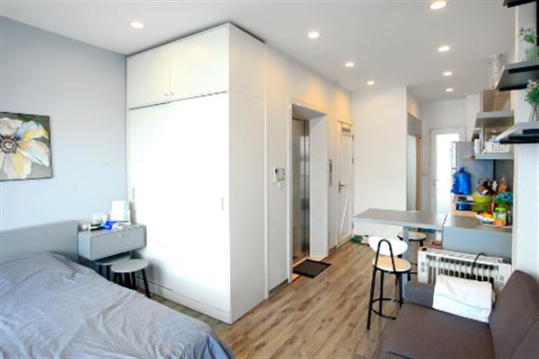 Lakeview studio apartment for rent in Vu Mien str, Tay Ho, Hanoi.