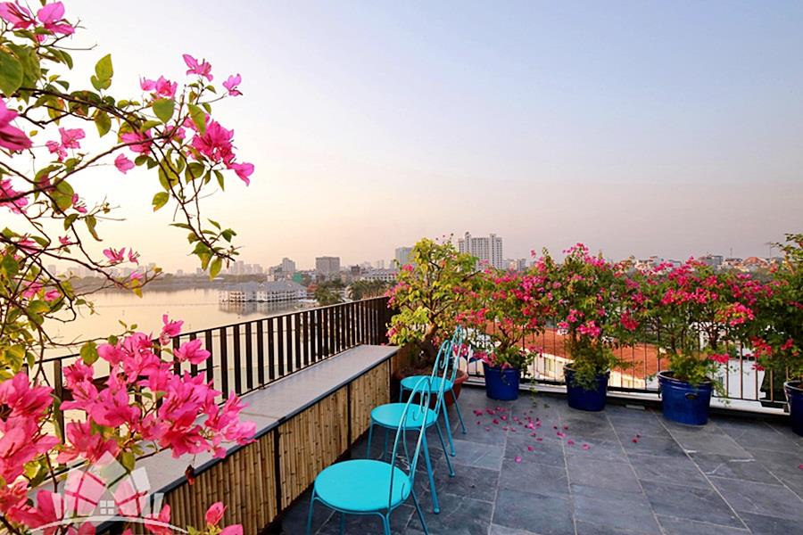 Beautiful lake view 02 bedroom flat with balcony in Yen Phu village for rent.
