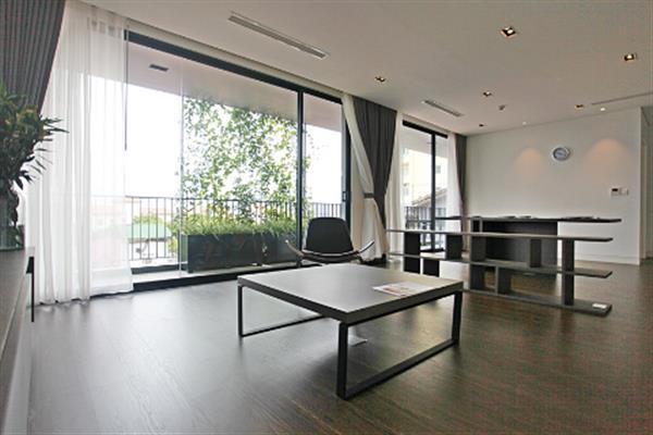 Brand new, luxury, lake view 03 bedroom apartment in To Ngoc Van.