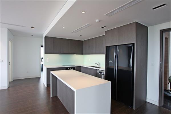 Brand new, luxury, lake view 03 bedroom apartment in To Ngoc Van.