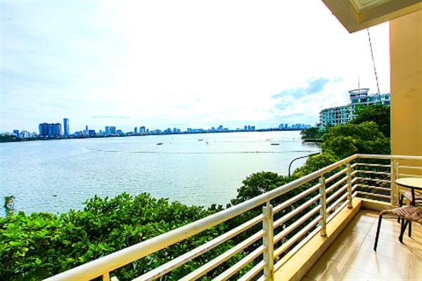 Beautiful lakeview 02 bedroom apartment for rent in Yen Hoa Tay Ho