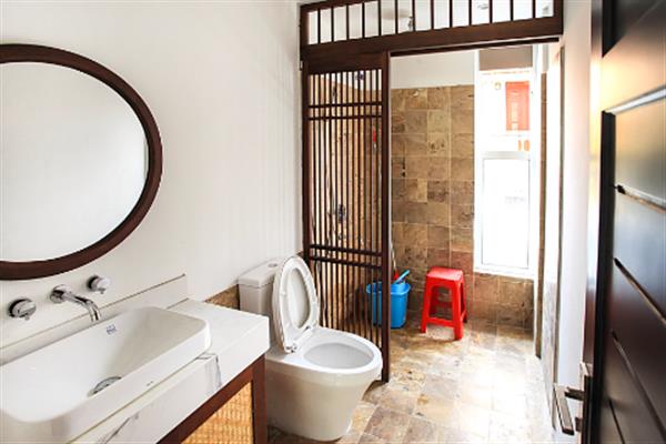 High floor spacious 04 bedroom apartment on Quang Khanh with large balcony