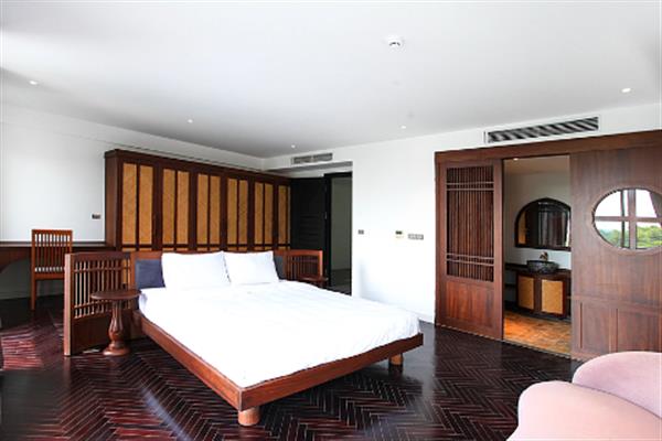 High floor spacious 04 bedroom apartment on Quang Khanh with large balcony