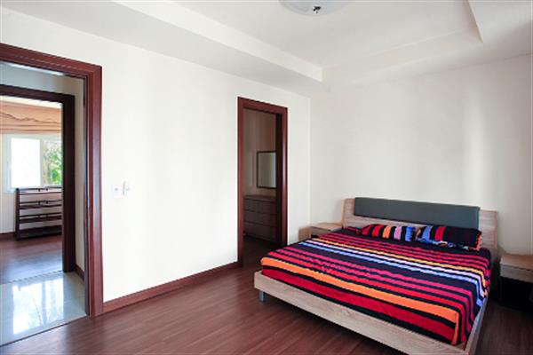 Beautiful 4 bedroom house at Splendora, nice courtyard & terrace