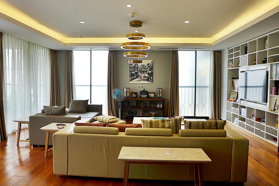 Luxurious 4 bedroom apartment for rent in Hoan Kiem, spacious and airy