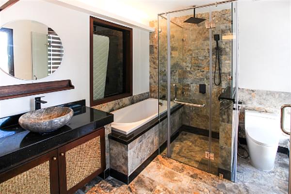 Brand new & Panoramic Westlake view 03 bedroom apartment for rent in Tu Hoa