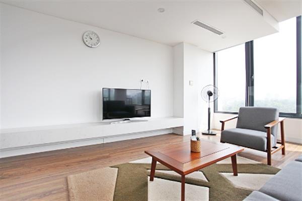 Lake front 02 bedroom apartment for rent in Dong Da dist